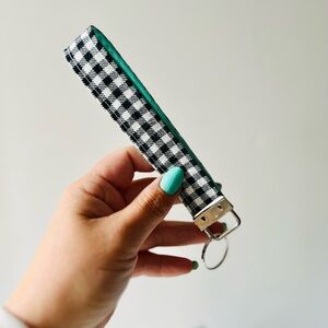 Hand Crafted  Houndstooth Wristlet Keychain 6” 
Repurposed Material Turquoise